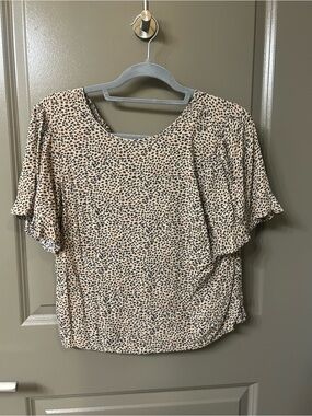 Abercrombie Women’s Beige Leopard Print Short Sleeve Blouse